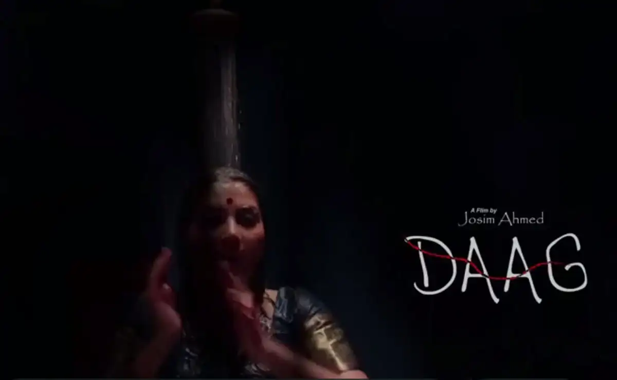 জসীম আহমেদের ছবি, যেখানে তিনি আলোচনায়, অন্ধকারে, চলচ্চিত্রের পোস্টার. Channel i News - চ্যানেল আই নিউজ