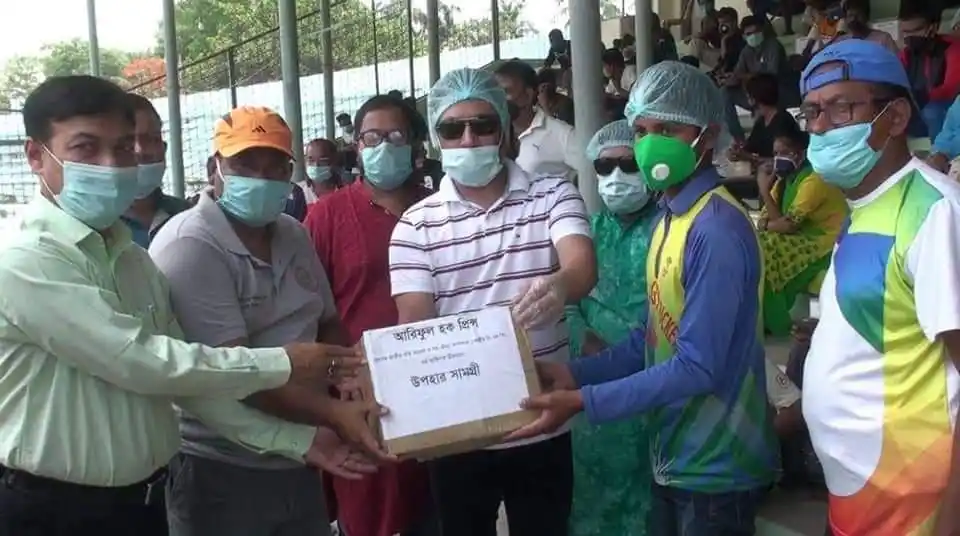 টাঙ্গাইলে অসচ্ছল খেলোয়াড়দের পাশে হকির সাবেক অধিনায়ক সহ অন্যান্যরা. Channel i News - চ্যানেল আই নিউজ