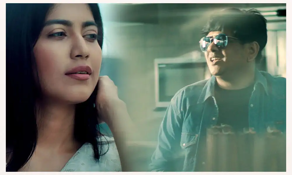 দুটি মানুষ একে অপরের দিকে তাকিয়ে, একজনের মুখের দিকে মনোযোগী. Channel i News - চ্যানেল আই নিউজ