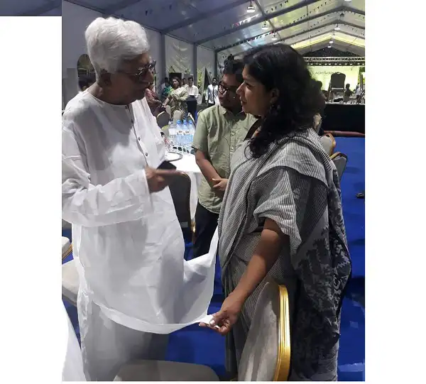 কামাল লোহানীর সঙ্গে এক নারী সাক্ষাৎকারে আলোচনা করছেন. Channel i News - চ্যানেল আই নিউজ