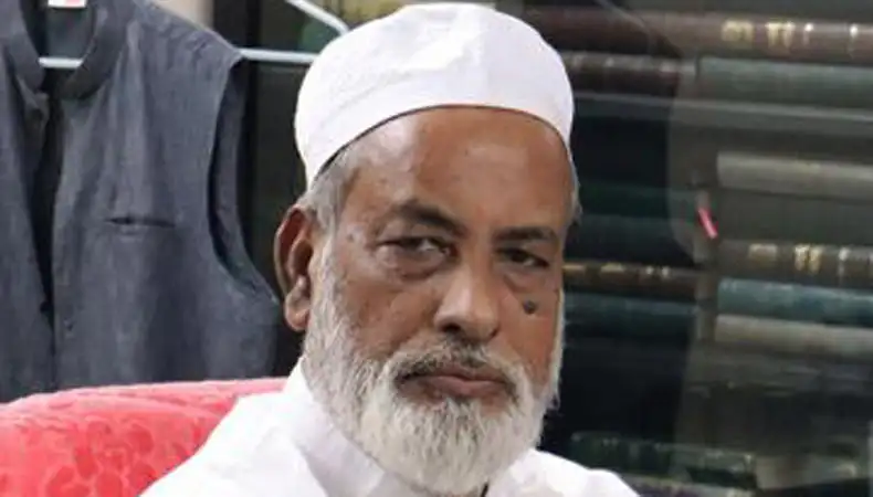 ধর্ম প্রতিমন্ত্রী একজন প্রবীণ রাজনীতিবিদ, সাদা পাগড়ি পরিহিত. Channel i News - চ্যানেল আই নিউজ