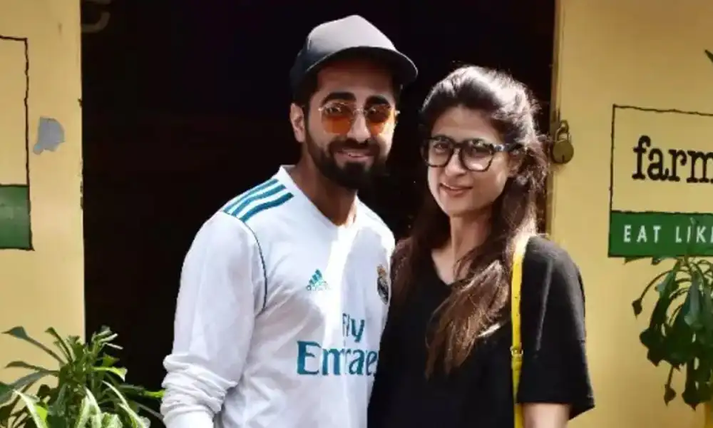 একজন পুরুষ ও একজন নারী হাস্যোজ্জ্বল মুখে ছবি তুলছেন. Channel i News - চ্যানেল আই নিউজ