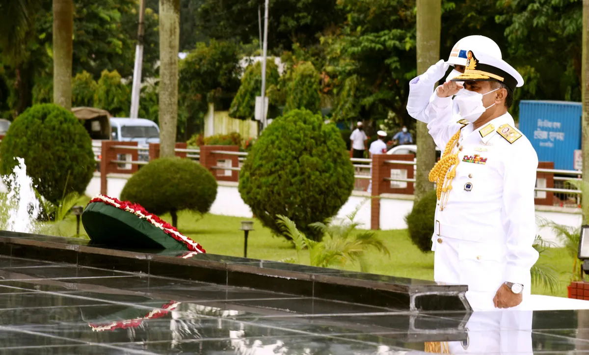 নৌবাহিনী প্রধান ভাইস এডমিরাল এম শাহীন ইকবাল স্মরণসভায় অংশগ্রহণ করেন. Channel i News - চ্যানেল আই নিউজ