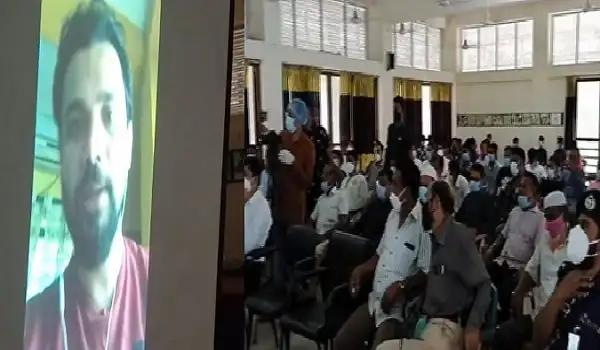 জনসাধারণের মাঝে সামাজিক দূরত্ব ও মাস্ক পরার গুরুত্ব বোঝানো হচ্ছে. Channel i News - চ্যানেল আই নিউজ