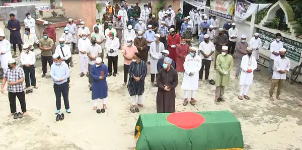 শ্রদ্ধাঞ্জলি জানাতে উপস্থিত নেতাকর্মী ও শুভাকাঙ্ক্ষীরা দাফনের জন্য প্রস্তুত. Channel i News - চ্যানেল আই নিউজ