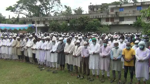 শাজাহান সিরাজের প্রথম জানাজায় হাজারো মানুষ অংশগ্রহণ. Channel i News - চ্যানেল আই নিউজ