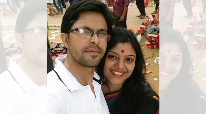 দম্পতি ছবি, পুরুষ ও নারী, হাসিমুখে, উৎসবের পরিবেশে. Channel i News - চ্যানেল আই নিউজ