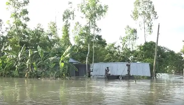 বন্যার পানিতে ডুবে গেছে গ্রাম, মানুষ জীবনযাত্রা ব্যাহত. Channel i News - চ্যানেল আই নিউজ
