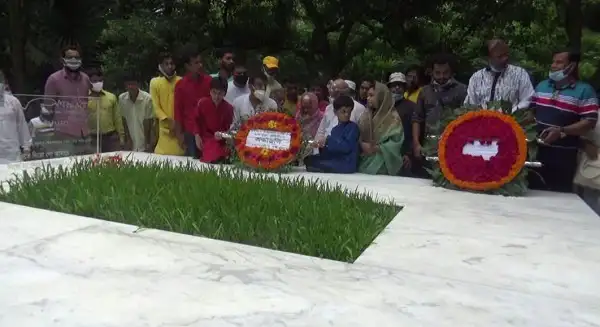 শ্রদ্ধাঞ্জলি প্রদান করে হুমায়ূন আহমেদের স্মরণে নুহাশ পল্লীতে।. Channel i News - চ্যানেল আই নিউজ