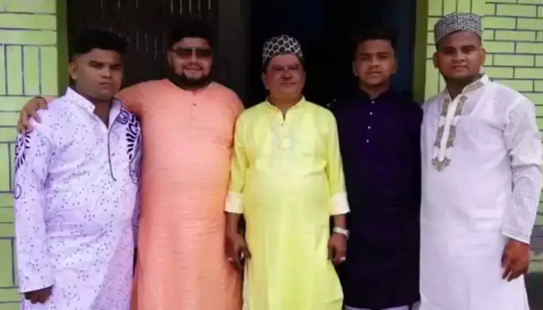 পাঁচজন পুরুষের গ্রুপ ছবি, সবাই পাঞ্জাবি পরিহিত. Channel i News - চ্যানেল আই নিউজ