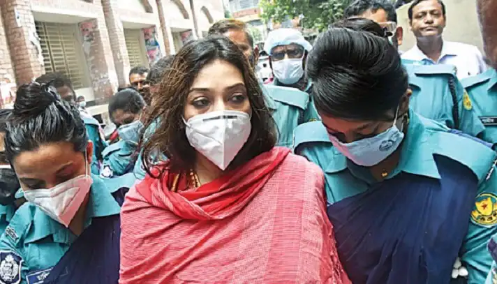 ডা. সাবরিনা ও অন্যান্যদের ডিবি কার্যালয়ে নিয়ে যাওয়া হচ্ছে. Channel i News - চ্যানেল আই নিউজ