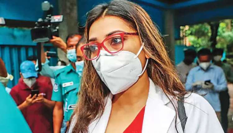 ডা. সাবরিনা নজরদারিতে, সাংবাদিক ও পুলিশ উপস্থিত. Channel i News - চ্যানেল আই নিউজ