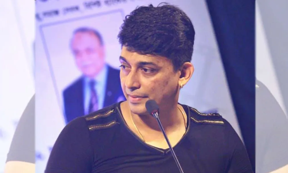 জায়েদ খান বক্তৃতা দিচ্ছেন, পেছনে ছবি ও ক্যামেরা মনিটর দেখা যাচ্ছে. Channel i News - চ্যানেল আই নিউজ
