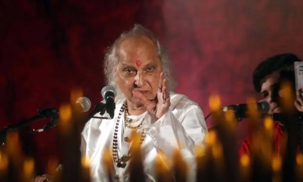 প্রখ্যাত সংগীতজ্ঞের নক্ষত্রপতনের শোক প্রকাশের ছবি. Channel i News - চ্যানেল আই নিউজ