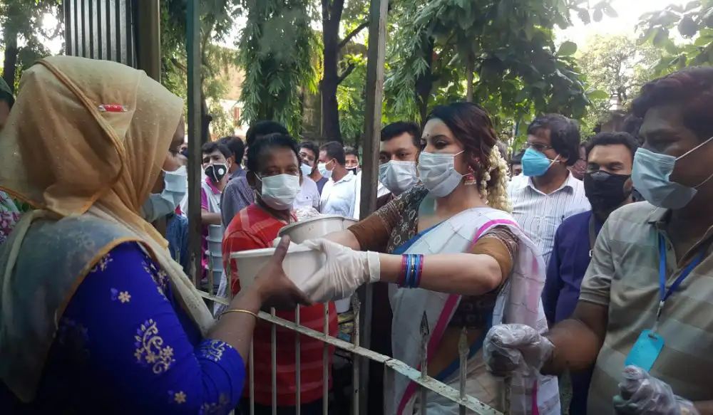 পরীমনি ও অন্যরা এফডিসিতে গরু কোরবানি উপলক্ষে একত্রিত. Channel i News - চ্যানেল আই নিউজ