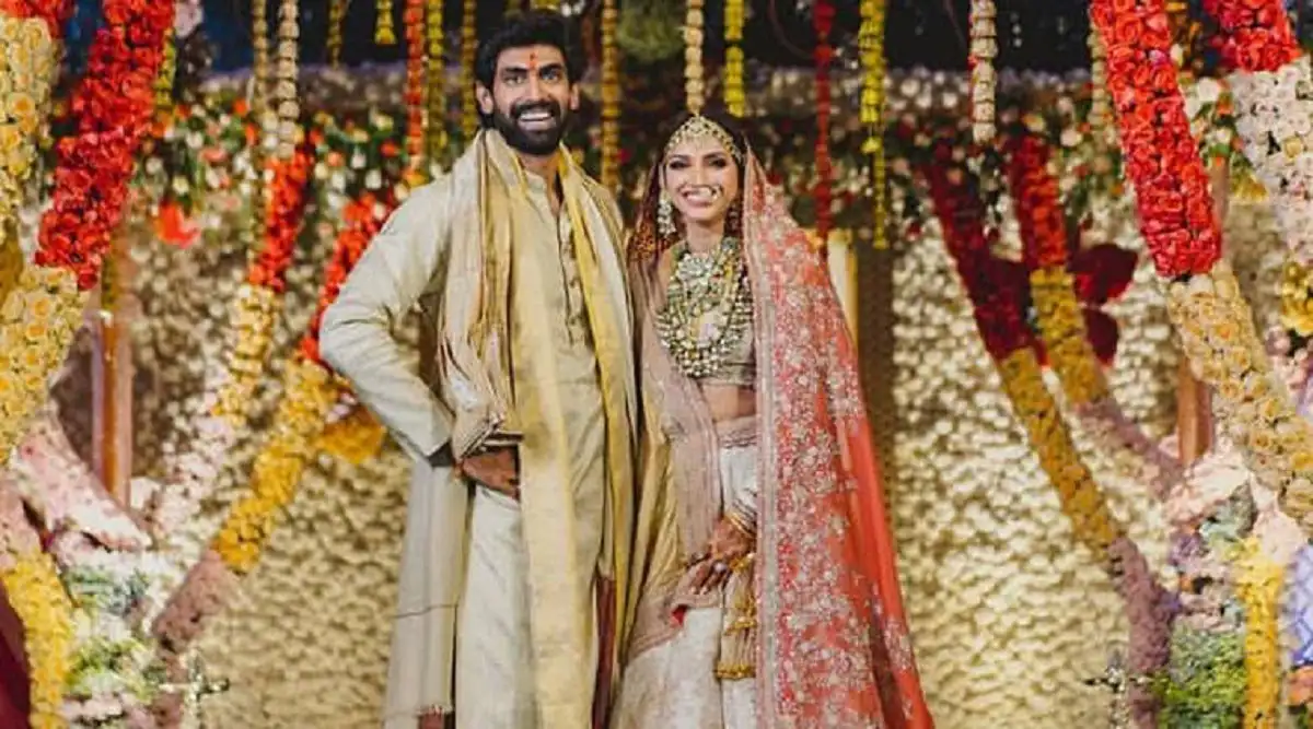 বিবাহের অনুষ্ঠানে নবদম্পতি হাসিমুখে ছবি তুলেছেন. Channel i News - চ্যানেল আই নিউজ