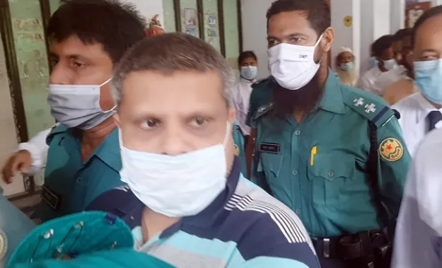 সাহেদের বিচার শুরু, আদালত ভবনে উপস্থিত আইনজীবী ও পুলিশ সদস্যরা. Channel i News - চ্যানেল আই নিউজ