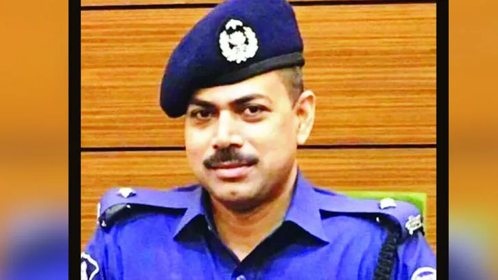 টেকনাফ থানার ওসি প্রদীপের ছবি, পুলিশ কর্মকর্তা. Channel i News - চ্যানেল আই নিউজ