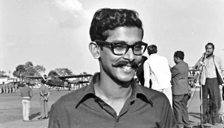 শেখ কামালের নামে ইয়ুথ ক্রিকেট লিগের উদ্বোধনী অনুষ্ঠানে একজন যুবক।. Channel i News - চ্যানেল আই নিউজ