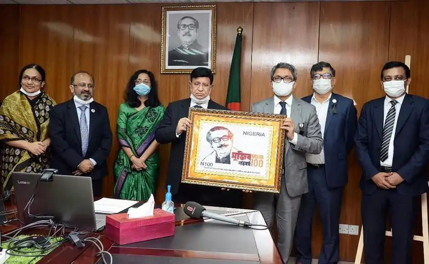 নাইজেরিয়া ও বাংলাদেশের প্রতিনিধিরা স্মারক ডাকটিকেট উন্মোচন অনুষ্ঠানে অংশগ্রহণ করছেন. Channel i News - চ্যানেল আই নিউজ