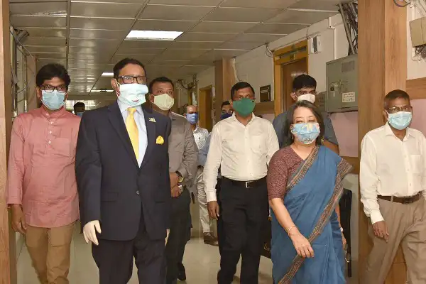 বাংলাদেশ ও ভারতের প্রতিনিধিরা একসঙ্গে আলোচনা ও পরিদর্শন করছেন. Channel i News - চ্যানেল আই নিউজ