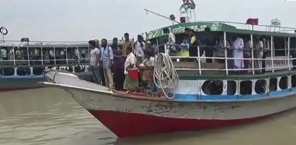 শিমুলিয়া-কাঁঠালবাড়ি নৌ-রুটে যাত্রীবাহী ফেরি. Channel i News - চ্যানেল আই নিউজ