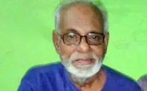 বয়সে বৃদ্ধ একজন ব্যক্তি, গোঁফ ও চুল সাদা, গ্লাস পরা, শান্ত মুখাবয়ব. Channel i News - চ্যানেল আই নিউজ