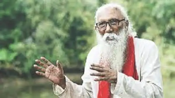 বৃদ্ধ কবি নির্মলেন্দু গুণ প্রকৃতির মাঝে কথা বলছেন।. Channel i News - চ্যানেল আই নিউজ