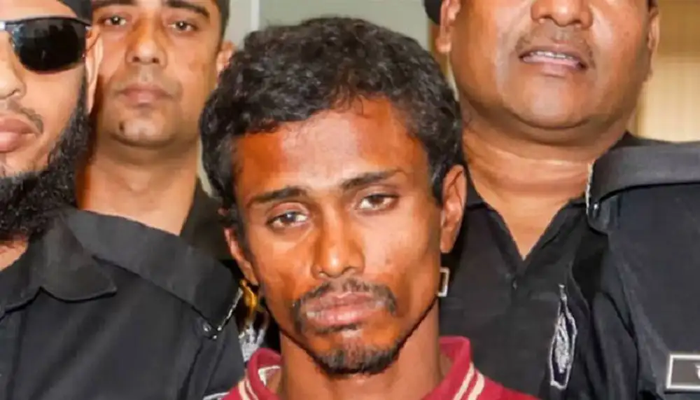 ধর্ষক মজনুর বিরুদ্ধে সাক্ষ্য গ্রহণের সময় ছবি, পুলিশ ও আইনশৃঙ্খলা রক্ষাকারী বাহিনী উপস্থিত. Channel i News - চ্যানেল আই নিউজ