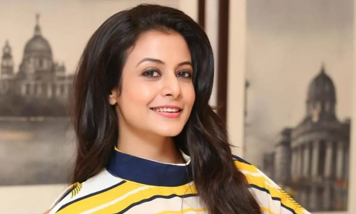 বাংলাদেশের সংবাদ পরিবেশনে চ্যানেল আই অনলাইন এর নারী সংবাদ উপস্থাপক. Channel i News - চ্যানেল আই নিউজ