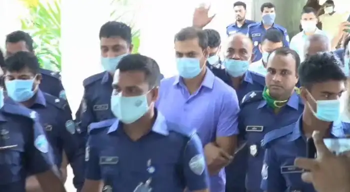 অভিযুক্ত ওসি প্রদীপের জবানবন্দি না দেওয়ার ছবি. Channel i News - চ্যানেল আই নিউজ