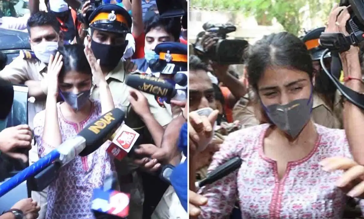 বাংলাদেশের রাজনৈতিক নেত্রীদের সংবাদ সংগ্রহের সময় ছবি. Channel i News - চ্যানেল আই নিউজ