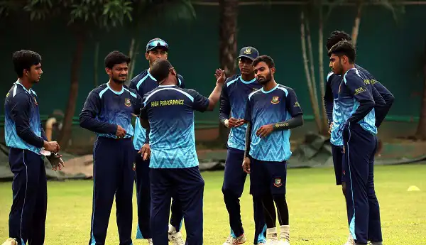 প্রাইভেটকার ও ট্রেনের সংঘর্ষের দৃশ্য, আহত ও প্রত্যক্ষদর্শীরা. Channel i News - চ্যানেল আই নিউজ