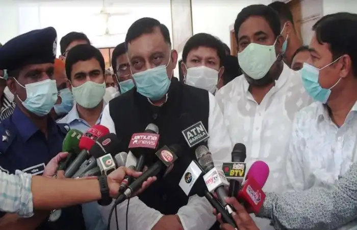 স্বরাষ্ট্রমন্ত্রী সাংবাদিকদের প্রশ্নের উত্তর দিচ্ছেন. Channel i News - চ্যানেল আই নিউজ