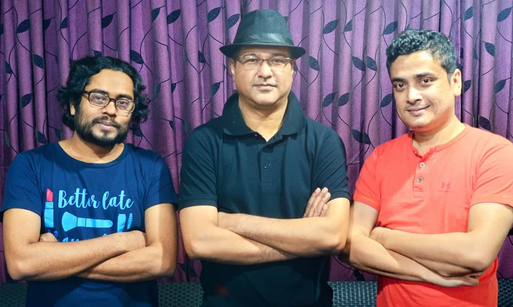 আসিফ, প্রেমজল ও অন্য দুই ব্যক্তি ক্যামেরার সামনে দাঁড়িয়ে. Channel i News - চ্যানেল আই নিউজ