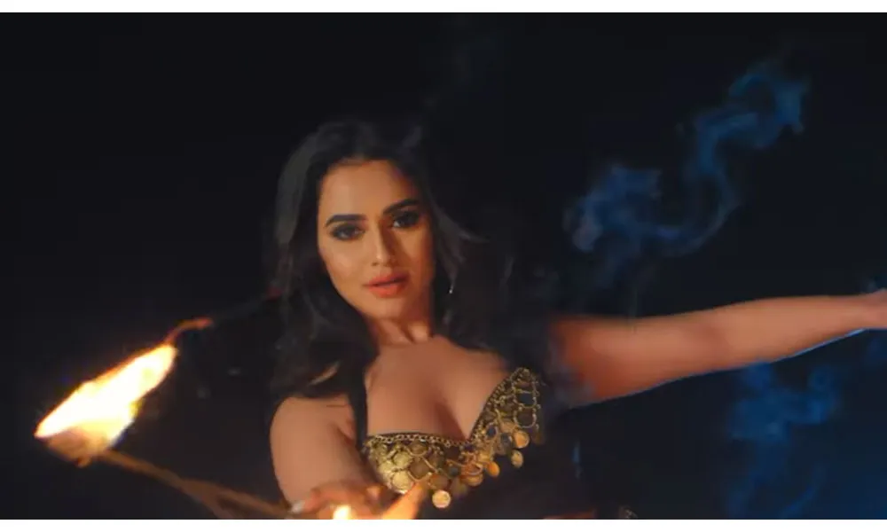 ফারিয়া নতুন গানে পারফর্ম করছেন, পটাকা গানের দৃশ্য. Channel i News - চ্যানেল আই নিউজ