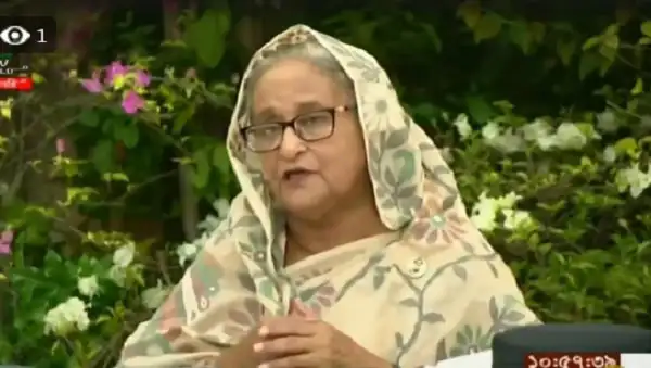 বাংলাদেশের একজন মহিলা রাজনীতিবিদ সাক্ষাৎকার দিচ্ছেন. Channel i News - চ্যানেল আই নিউজ