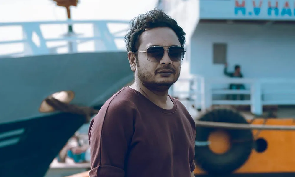নৌবাহিনী কর্মী ও পর্যটকরা সমুদ্র সৈকতে ভ্রমণে আসছে. Channel i News - চ্যানেল আই নিউজ
