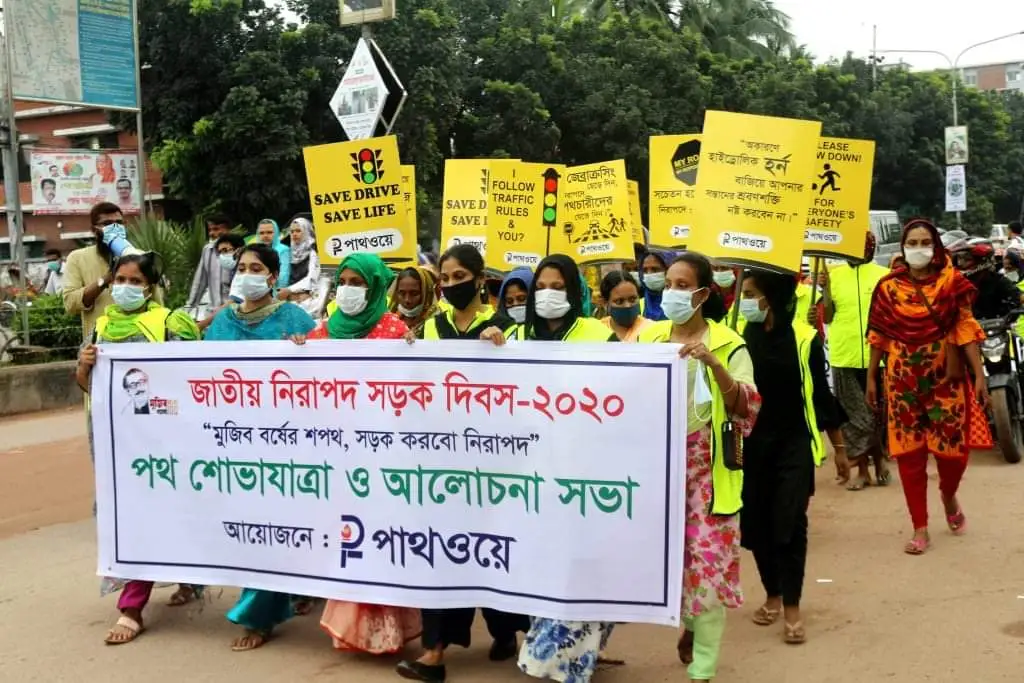 বাংলাদেশে সড়ক নিরাপত্তা ও ট্রাফিক নিয়মের সচেতনতা প্রচার. Channel i News - চ্যানেল আই নিউজ