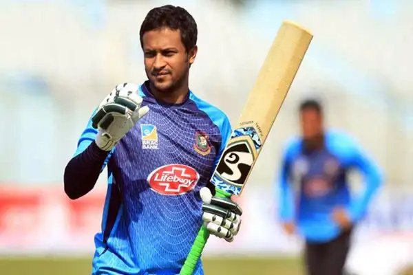 বাংলাদেশ ক্রিকেটার সাকিব আল হাসান ব্যাট হাতে প্রস্তুত. Channel i News - চ্যানেল আই নিউজ