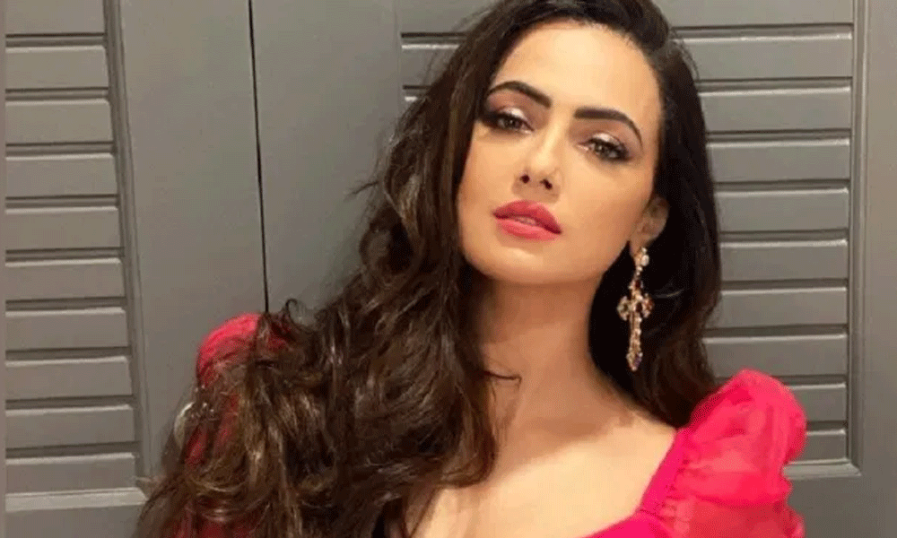 অভিনেত্রী সানা খানের বলিউড ছাড়ার ঘোষণা