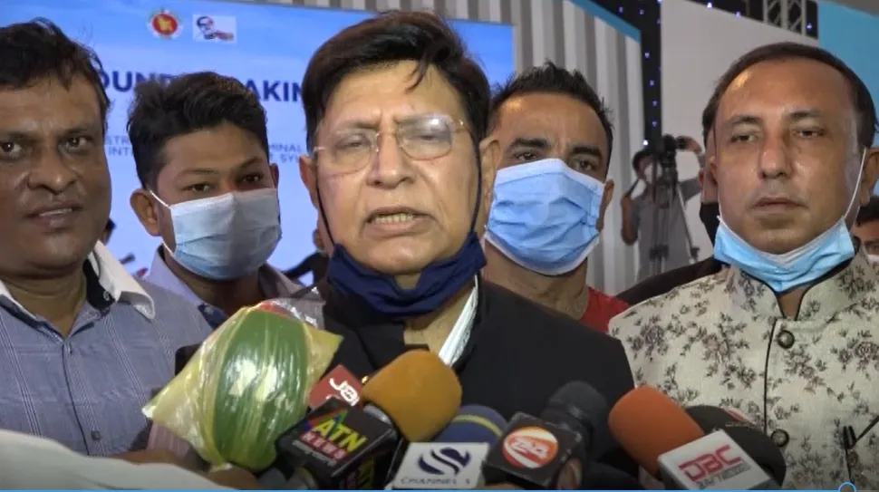 পররাষ্ট্রমন্ত্রী সংবাদ সম্মেলনে বক্তব্য দিচ্ছেন, সাংবাদিকরা শুনছেন. Channel i News - চ্যানেল আই নিউজ