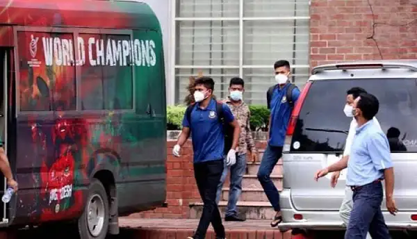 বাংলাদেশ ক্রিকেট দলের খেলোয়াড়রা ক্যাম্পে প্রবেশ করছে. Channel i News - চ্যানেল আই নিউজ