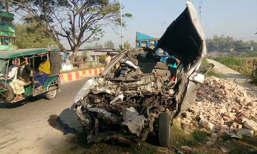 টাঙ্গাইলে অজ্ঞাত গাড়ির ধাক্কায় নিহত ২, ভাঙচুর ও ক্ষতিগ্রস্ত গাড়ি. Channel i News - চ্যানেল আই নিউজ