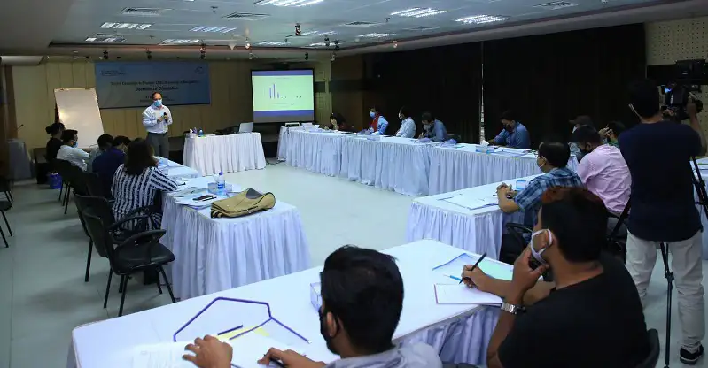 প্রশিক্ষণ সেমিনারে অংশগ্রহণকারীরা আলোচনা করছে. Channel i News - চ্যানেল আই নিউজ