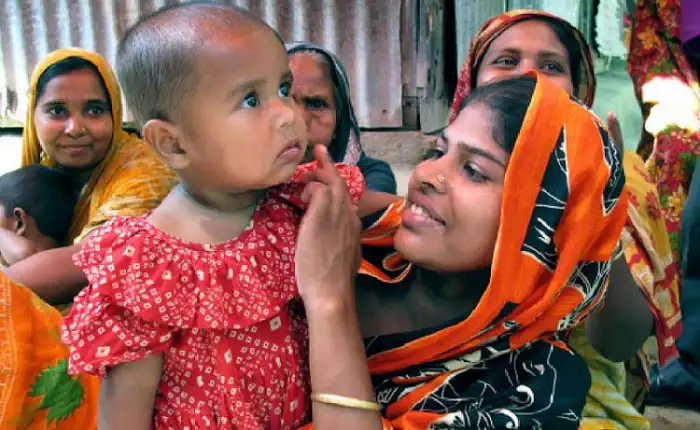 শিশুদের সাঁতার শেখাচ্ছেন আঁচল, শিশুদের গড়ে তুলছে সুইম সেফ. Channel i News - চ্যানেল আই নিউজ