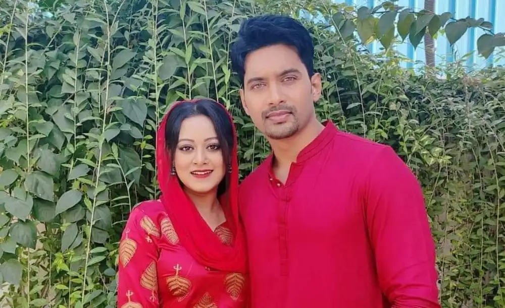 দীঘি ও আসিফ ইমরোজের সুন্দর ছবি, উভয়ই লাল পোশাক পরা. Channel i News - চ্যানেল আই নিউজ