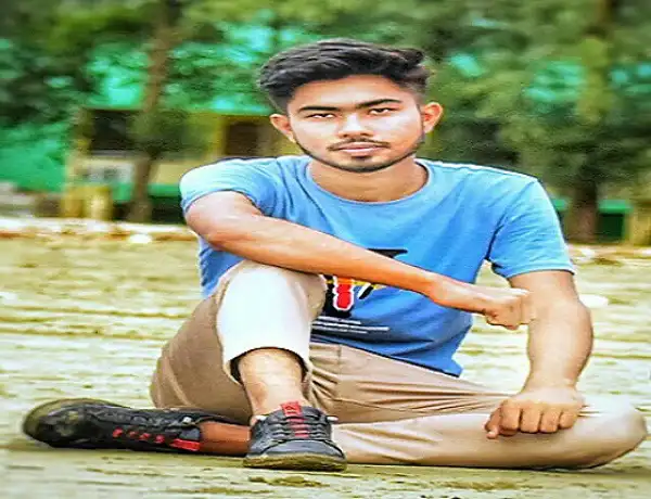 কক্সবাজারে ছুরিকাঘাতে কলেজ ছাত্রের ছবি, শান্তিপূর্ণ পরিবেশে বসে. Channel i News - চ্যানেল আই নিউজ