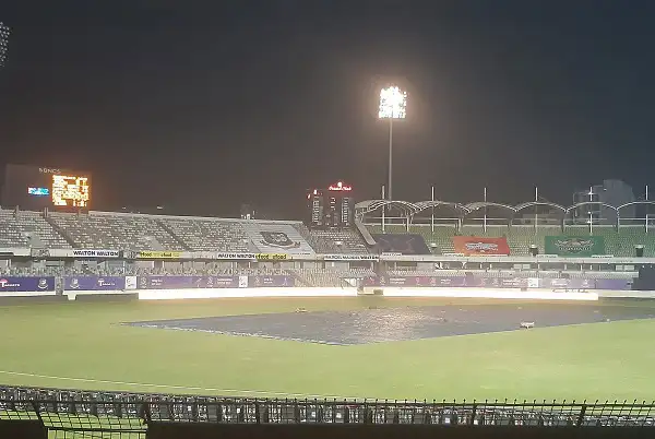 রাতের সময় মিরপুরের ক্রিকেট স্টেডিয়ামে উৎসবের পরিবেশ. Channel i News - চ্যানেল আই নিউজ