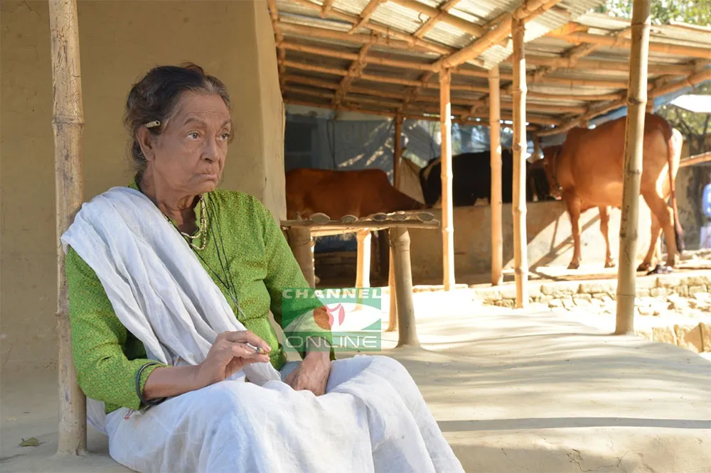সাঁওতাল নারীর চরিত্রে দিলারা, গ্রামে বসে থাকছেন. Channel i News - চ্যানেল আই নিউজ